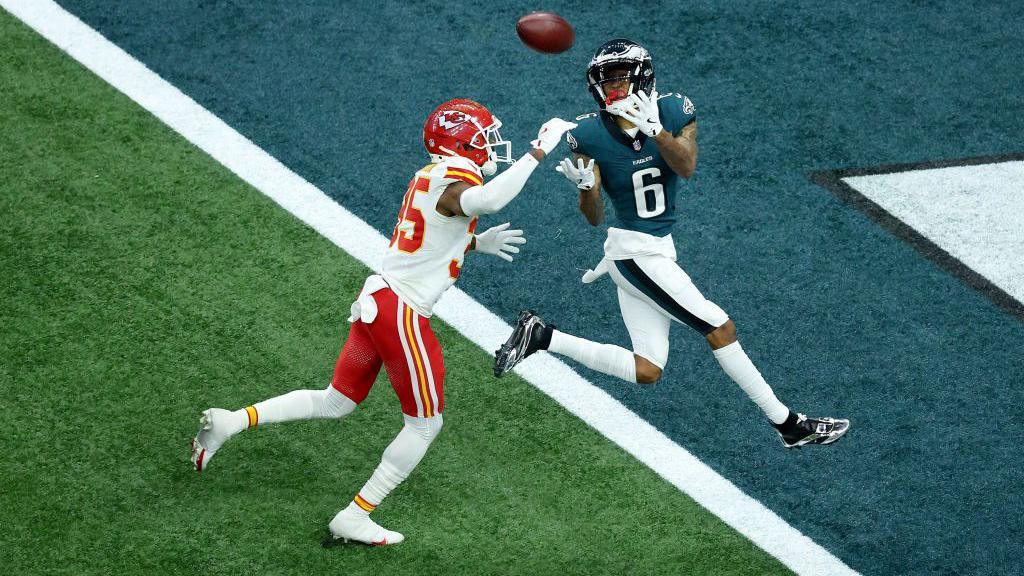 DeVonta Smith scores a touchdown in the Super Bowl