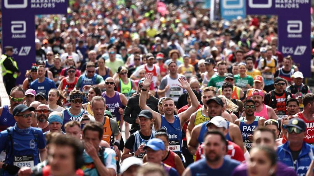 Hayır Kurumu, Londra Maratonu’nda Koroya İzin Vermeme Kararından Döndü