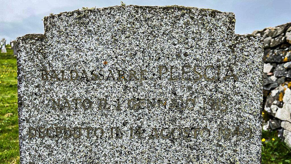 Clach-uaghach san Eadailtis ann an Uibhist