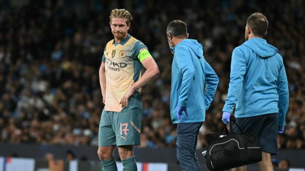 Kevin de Bruyne looks on after suffering an injury