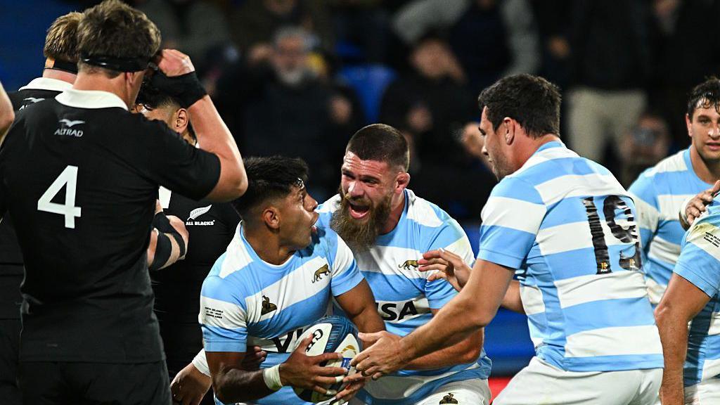 Argentina celebrating Gonzalo Garcia's try