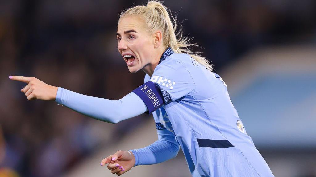 Alex Greenwood playing for Manchester City