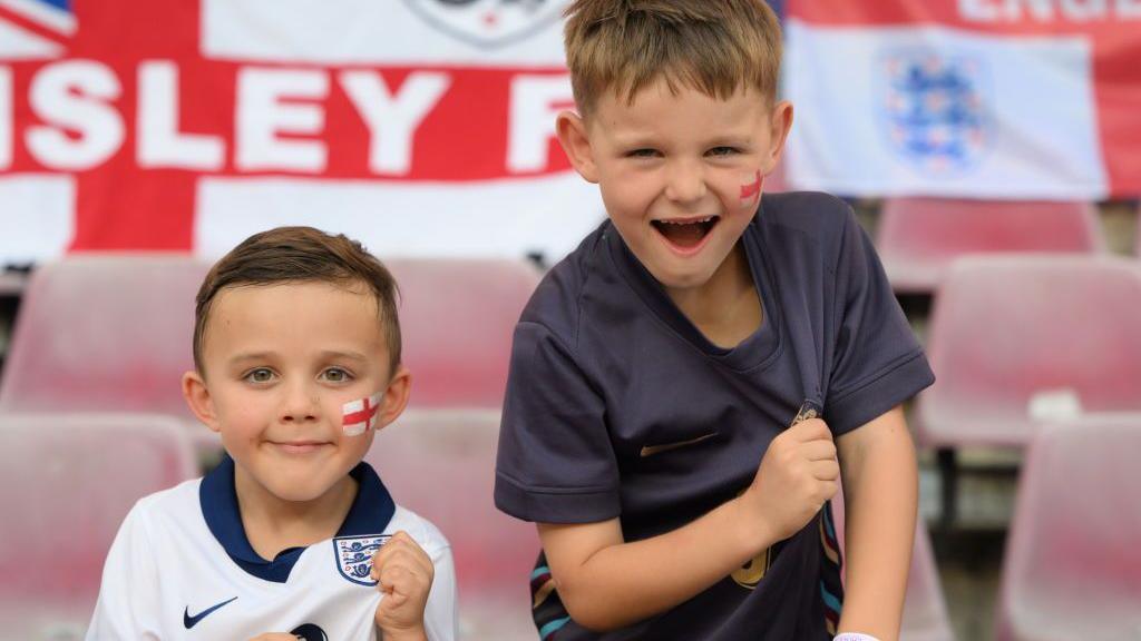 boys in england face paint