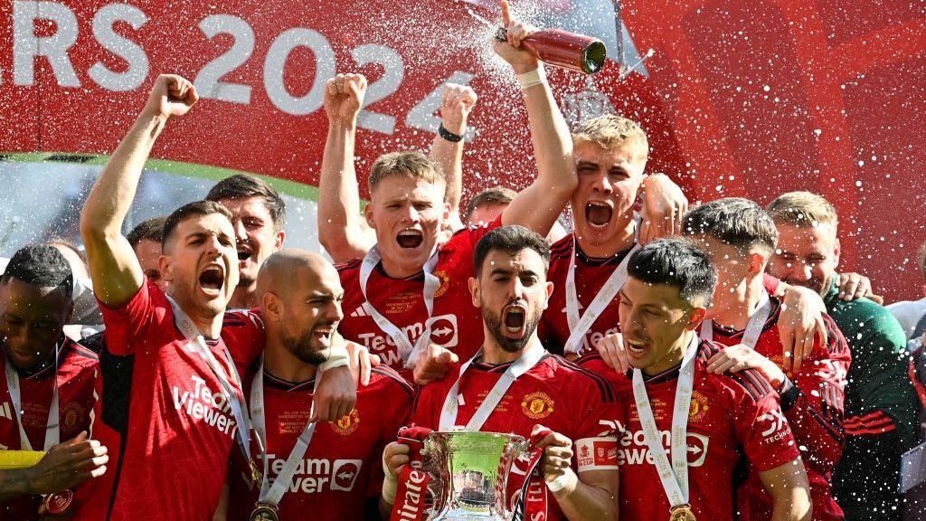 Manchester United celebrate winning the FA Cup at Wembley