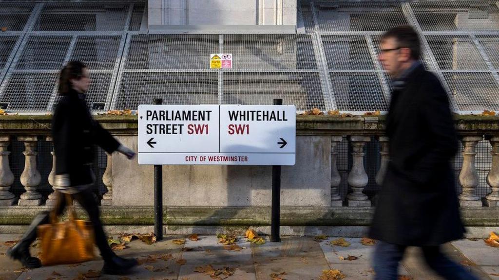 Government Mandates Working-Class Backgrounds for Civil Service Interns