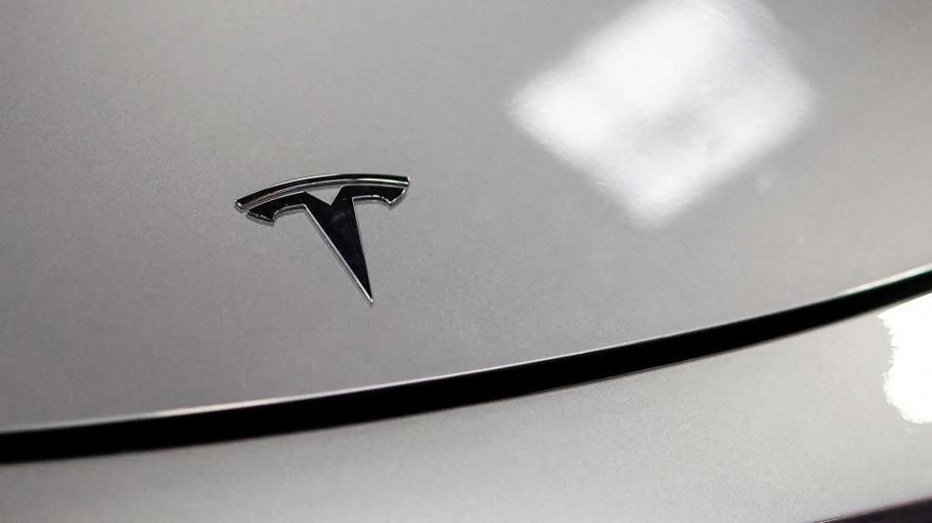 Tesla Seeks Dismissal of Fatal Autopilot Crash Verdict in Court