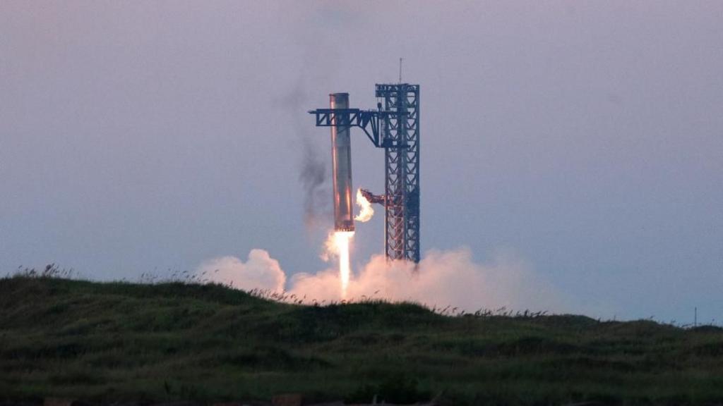 Booster returns to launchpad