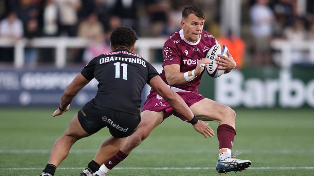 Joe Carpenter steps away from the Newcastle defence at Kingston Park with the ball tucked under his left arm