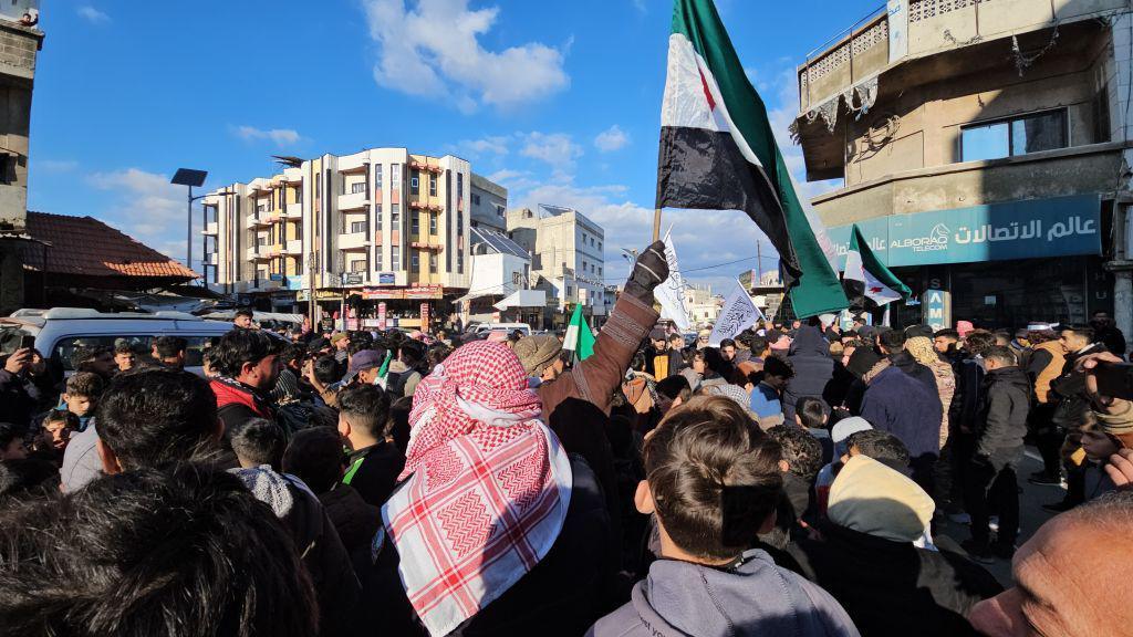 Syrians at Khan Arnabeh junction, in the southern Syrian province of Quneitra, protest against Israeli Prime Minister Benjamin Netanyahu's demand for the demilitarization of much of southern Syria (24 February 2025)