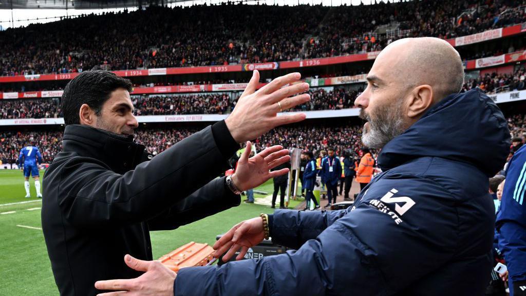 An image of Mikel Arteta and Enzo Maresca embracing. 