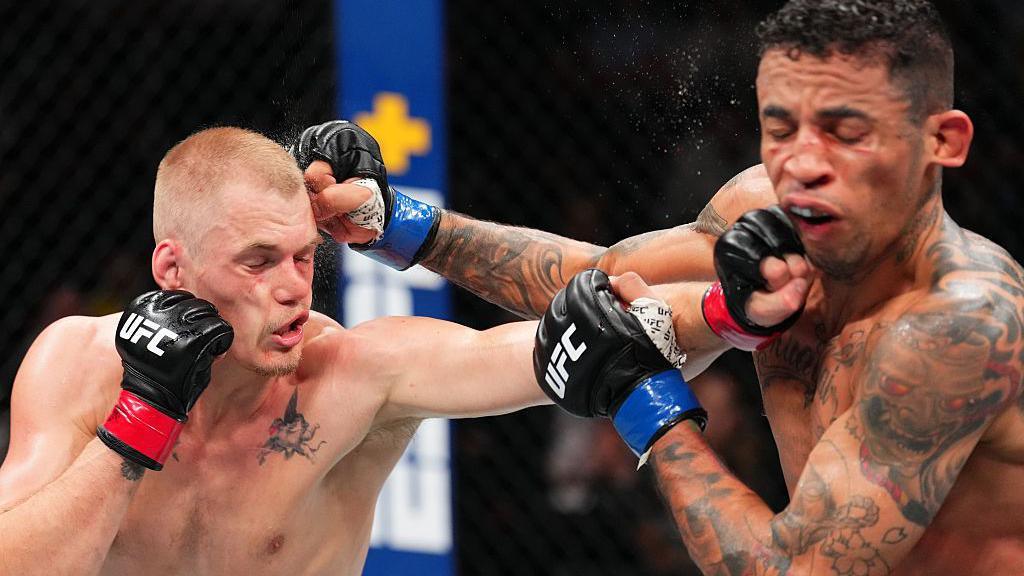 Ian Machado Garry punches Carlos Prates