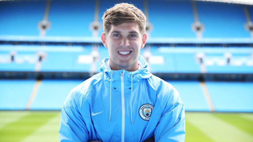 John Stones Trung Vệ Kiến Tạo - Hòn Đá Dẫn Đầu Phòng Ngự