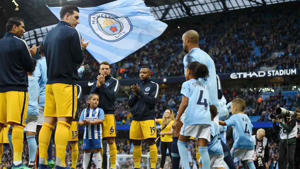 Brighton and Hove Albion players create a guard of honour for Manchester City in 2018