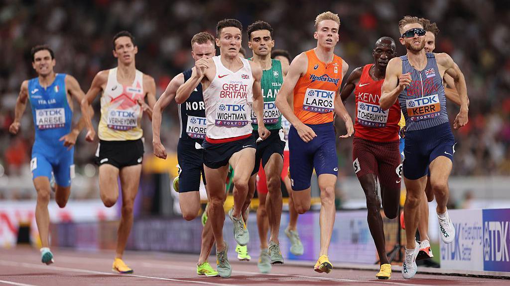 Jake Wightman wearing a white sleeveless Great Britain jersey and Josh Kerr wearing a blue and white jersey.