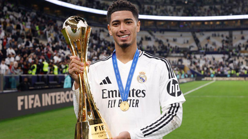 Jude Bellingham with the Fifa Intercontinental Cup