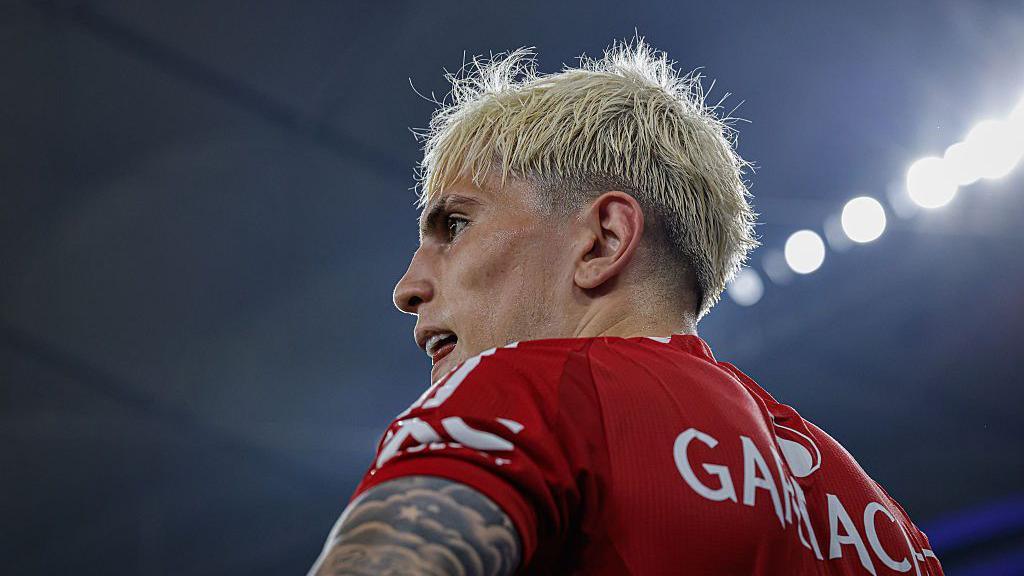 Alejandro Garnacho playing for Manchester United