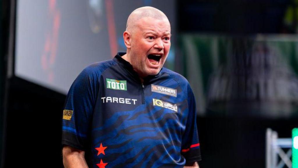 Van Barneveld beats Clayton at International Open