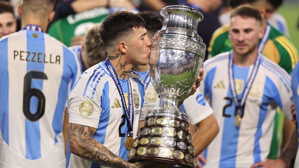 Enzo Fernandez kisses the Copa America trophy