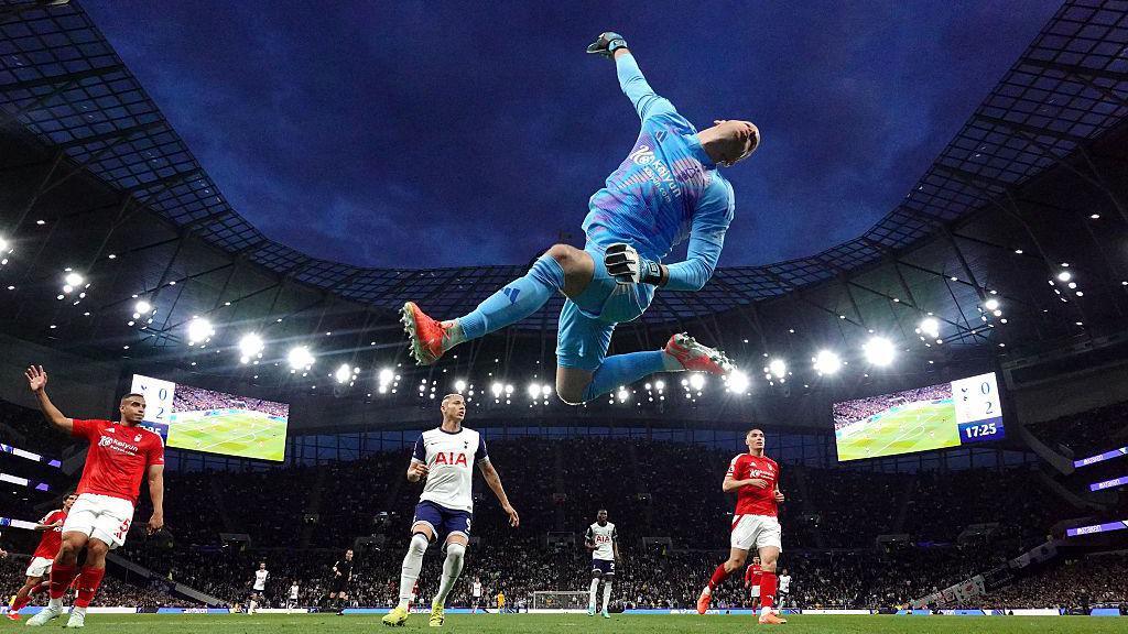 Matz Sels attempts to make a save in the Premier League 