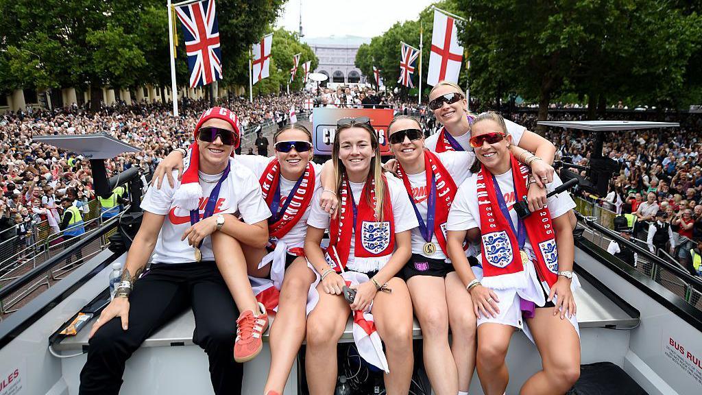 Lucy Bronze, Grace Clinton, Lauren Hemp, Niamh Charles, Aggie Beever-Jones and Maya Le Tissier of England pose for a photo on the open top bus