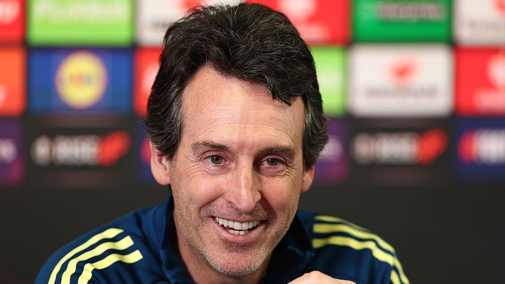 Unai Emery smiling