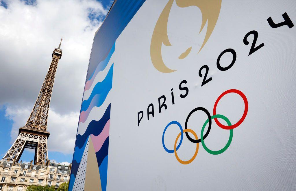 Eiffel tower and olympic logo. 