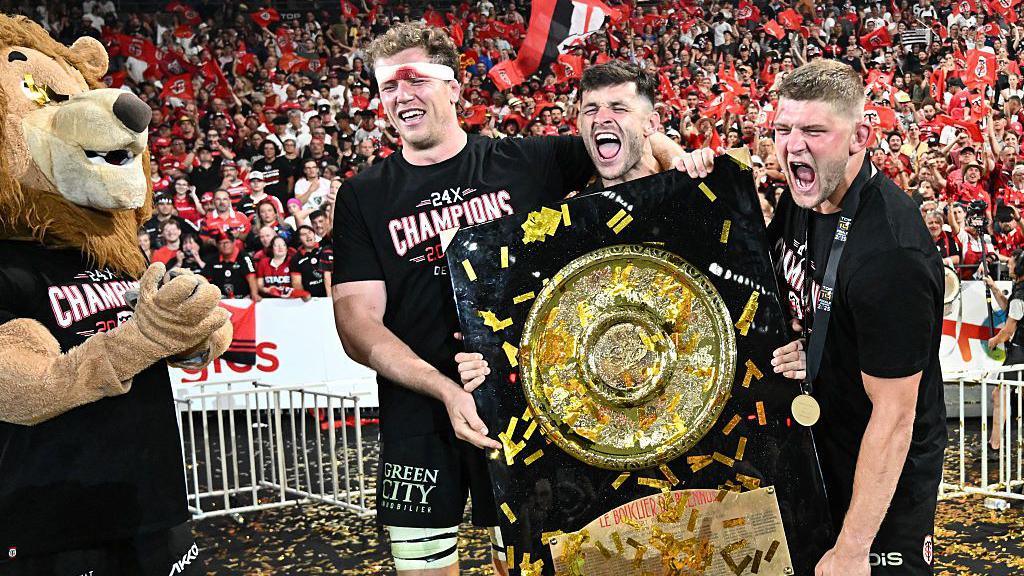 Toulouse's players celebrate winning the Top 14 title