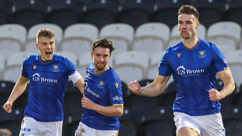 St Johnstone players celebrating