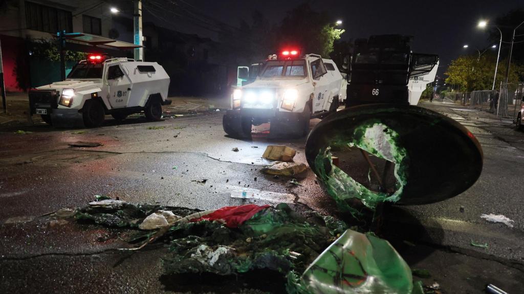 Teenagers die as fans & police clash before Copa Libertadores game