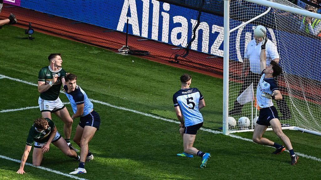 Sean O'Brien's shot beats Evan Comerford