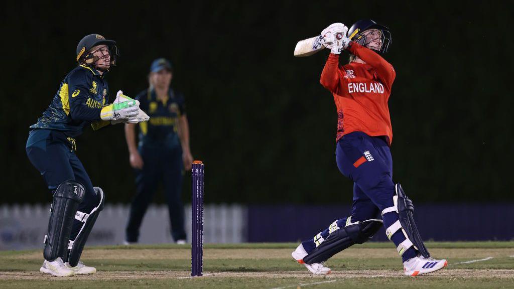 England's Freya Kemp batting v Australia 