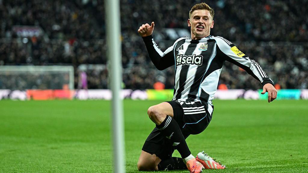 ウェア Newcastle United 2023-2024 BARNES 15 HALF-TIME: NEWCASTLE 1