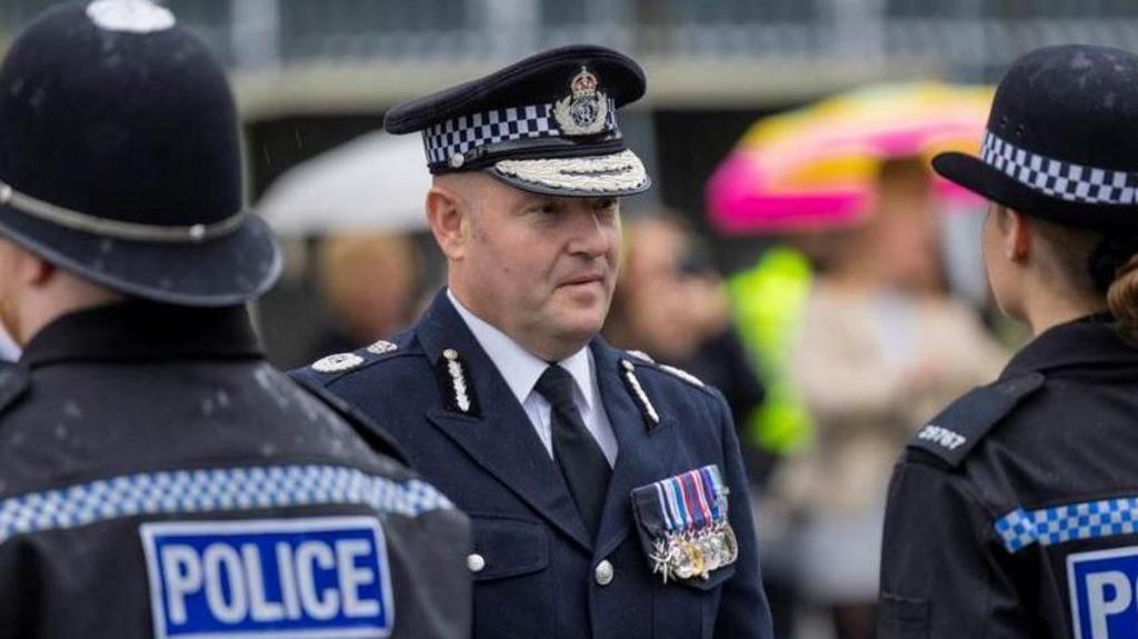 Isroillik muxlislarga taqiq qo’yilishi ortidan politsiya boshlig’i iste’foga chiqdi