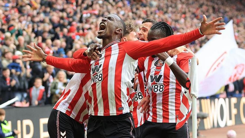 Sunderland Smentisce le Aspettative Mentre i Wolves Affrontano Preoccupazioni Crescenti
