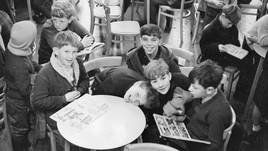 Mae Mair yn cofio'n dda am y gwersi anffurfiol wedi'r trychineb