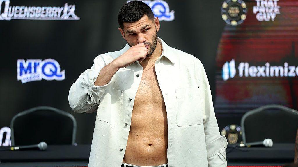 Filip Hrgovic poses for the cameras