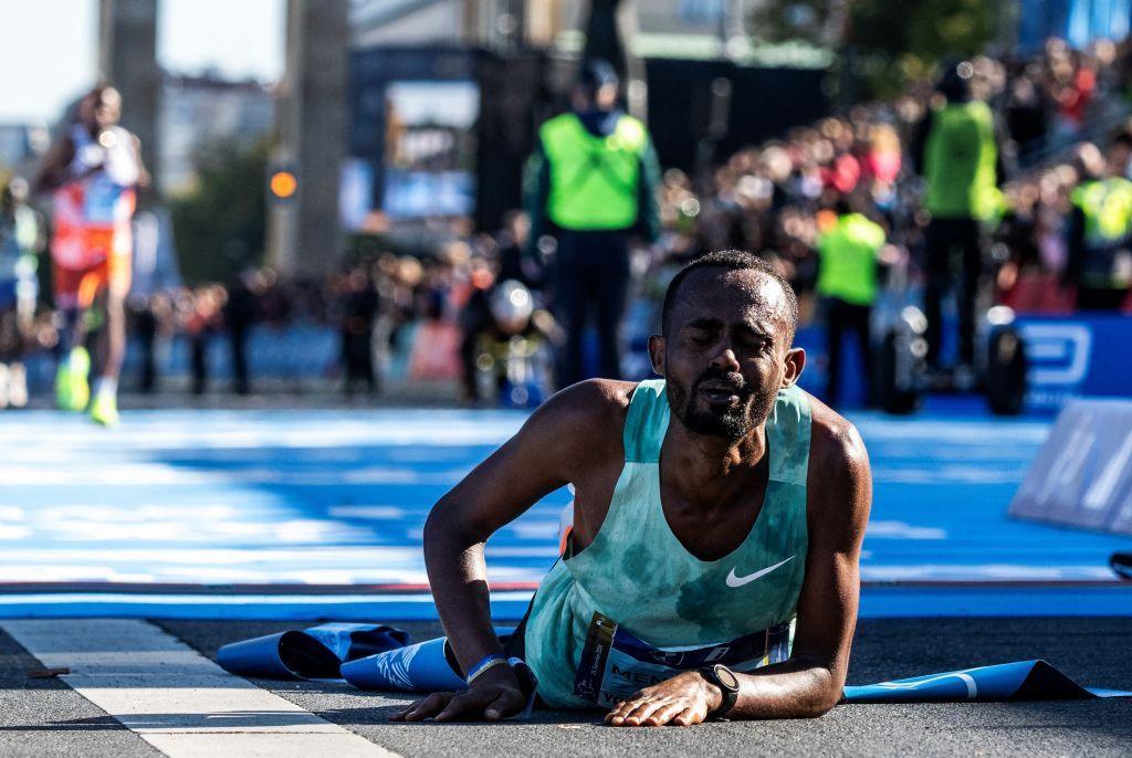 Ethiopia's Milkesa Mengesha lays on the ground - Sunday 29 September 2024