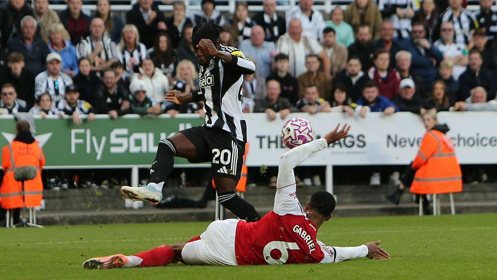 Anthony Elanga of Newcastle United's cross is blocked by the arm of Gabriel of Arsenal, resulting in a penalty check for handball during the Premier League match between Newcastle United and Arsenal 