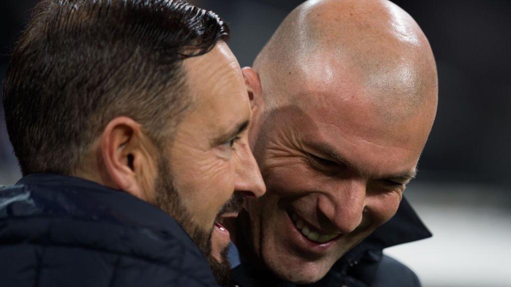 Jose Bordalas laughs with Zinedine Zidane