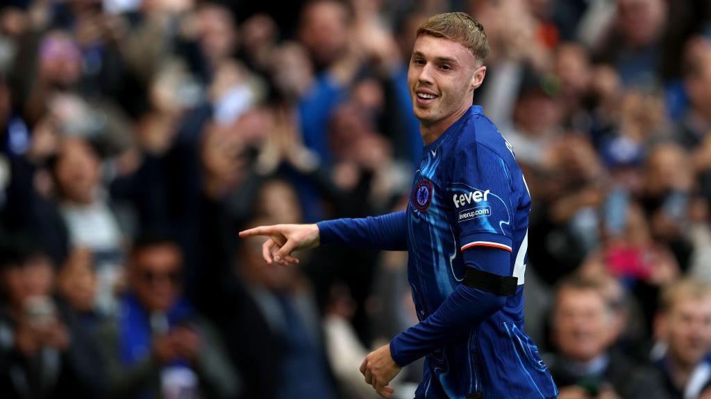 Cole Palmer of Chelsea celebrates