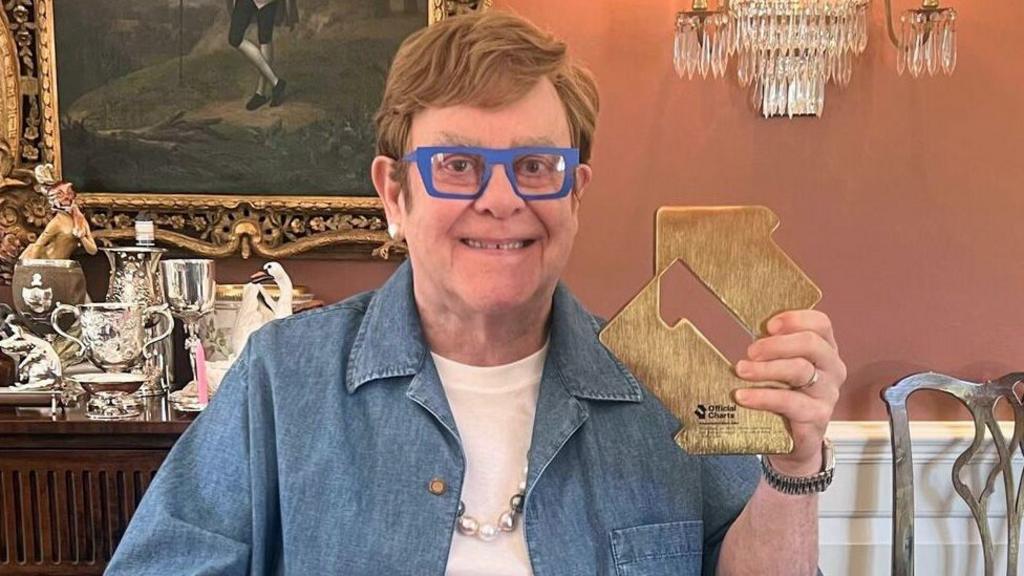 Elton celebrates ‘extraordinary’ 10th number one album