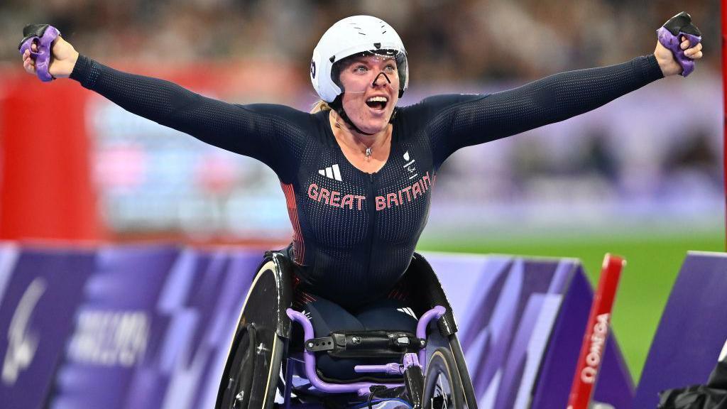 GB's Hannah Cockroft celebrates after winning the Paralympic 800m title