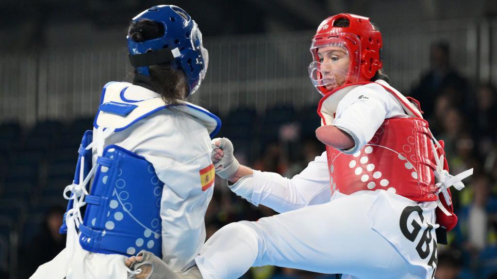 Amy Truesdale (right) kicks her opponent 