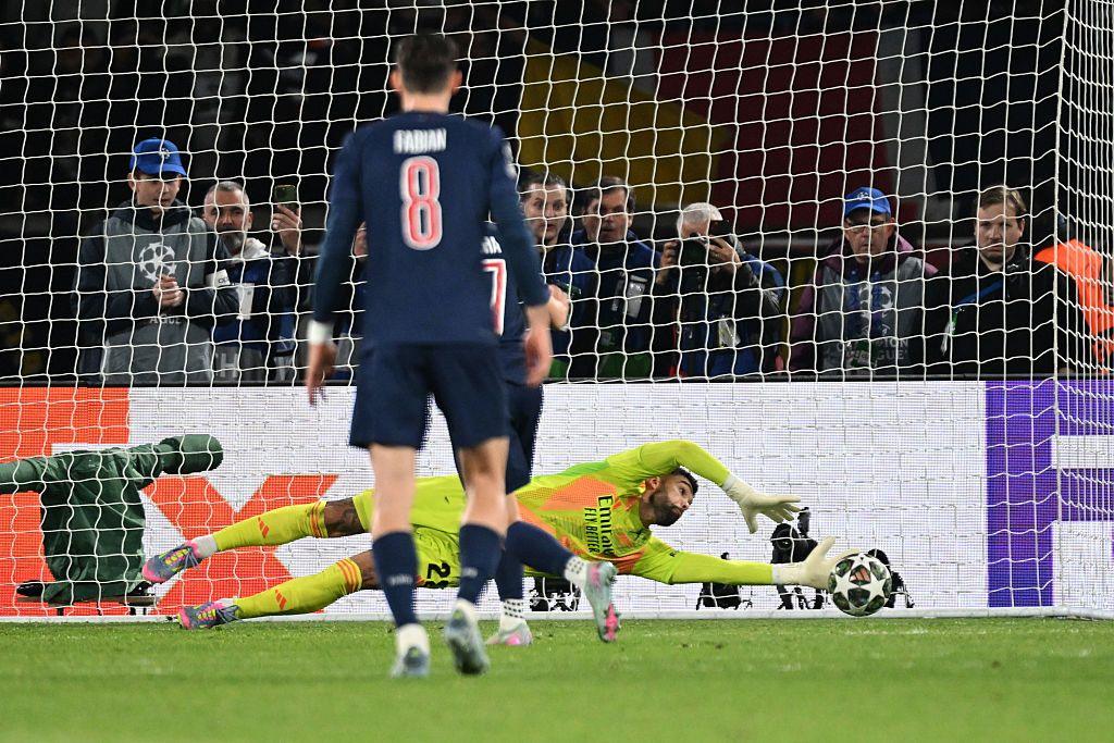 Raya dives to his left to save Vitinha's penalty.