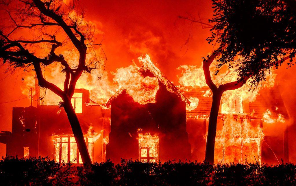 California's fire death toll doubles as chaos grips LA - BBC News