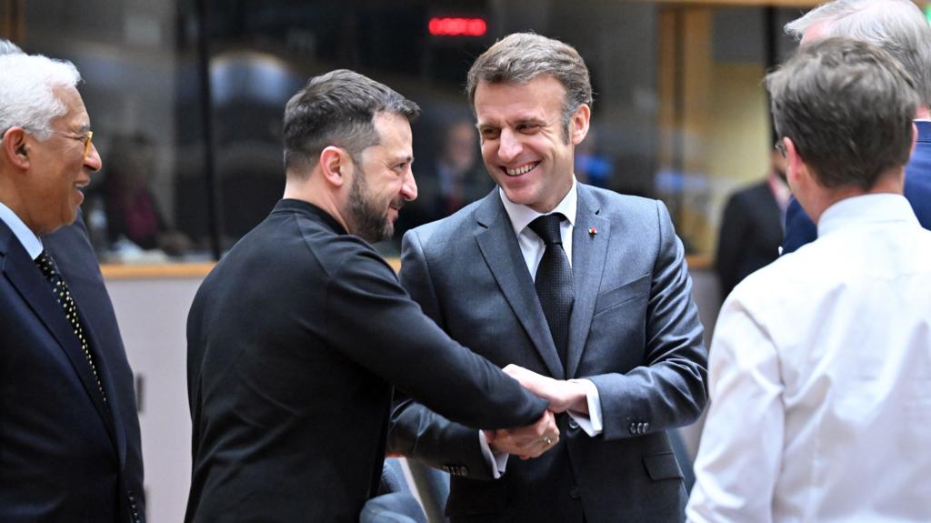 Zelensky and Macron shake hands