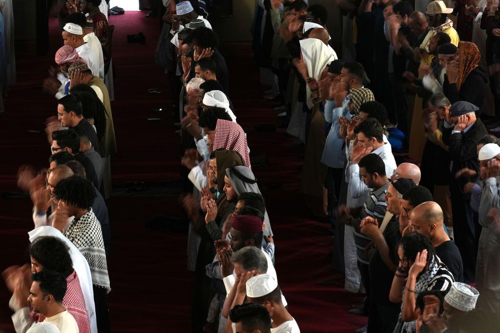 Worshippers lined up for prayer