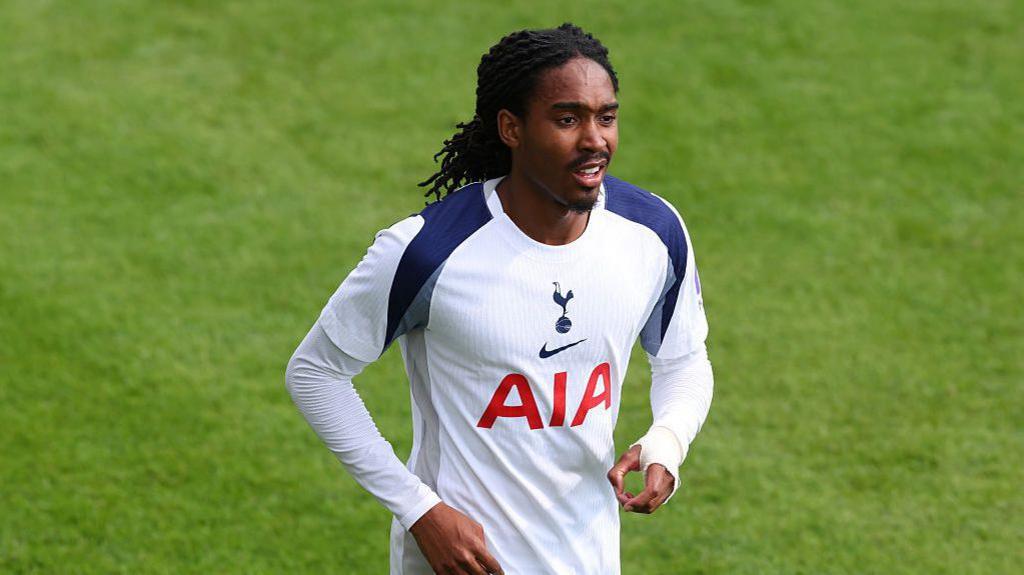 Tottenham: Will Djed Spence earn new contract? - BBC Sport