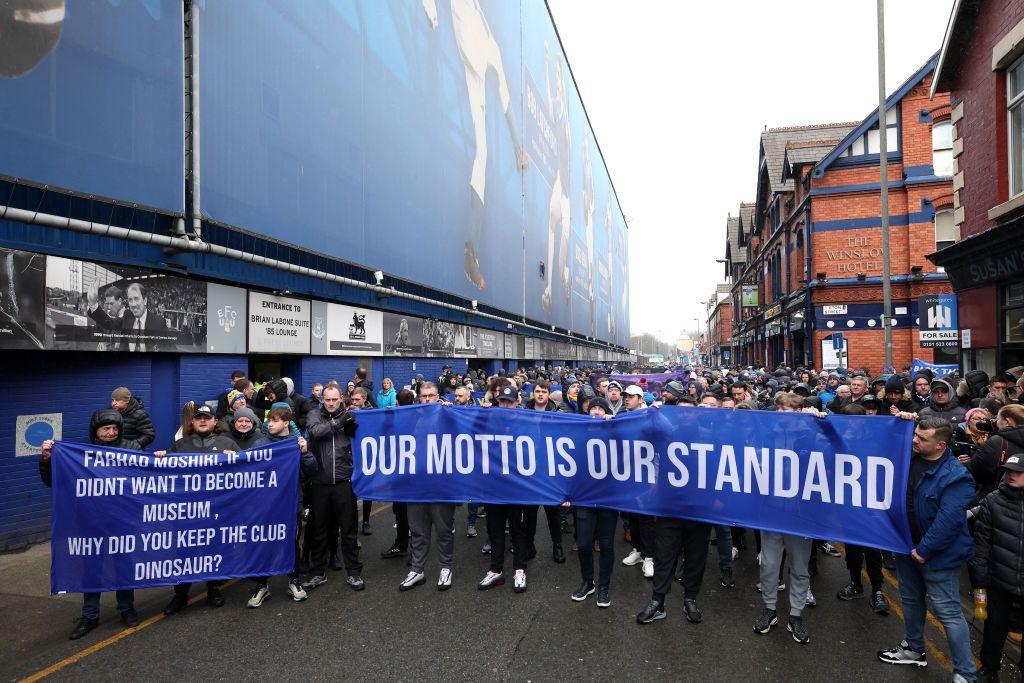 Everton fans protesting against Farhad Moshiri's ownership of the club in 2023