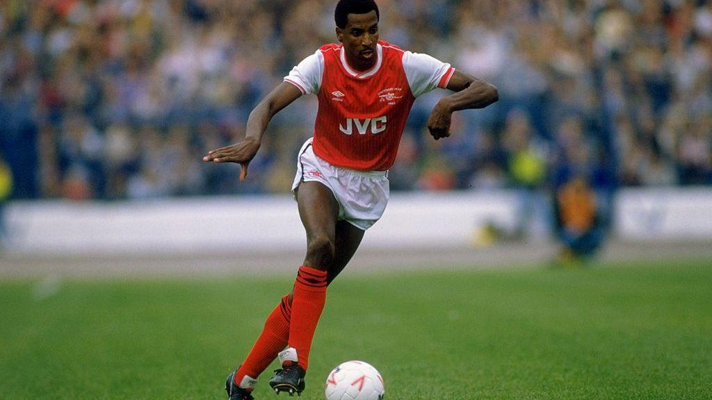 Viv Anderson playing for Arsenal.